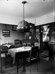 Interieur Avenhornstraat 50hs (pand Roodenburgh).
              <br/>
              Beeldbank Stadsarchief, 1925-09-01